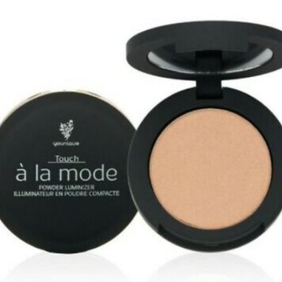 Younique Touch Powder Luminizer NEW - Picture 1 of 5